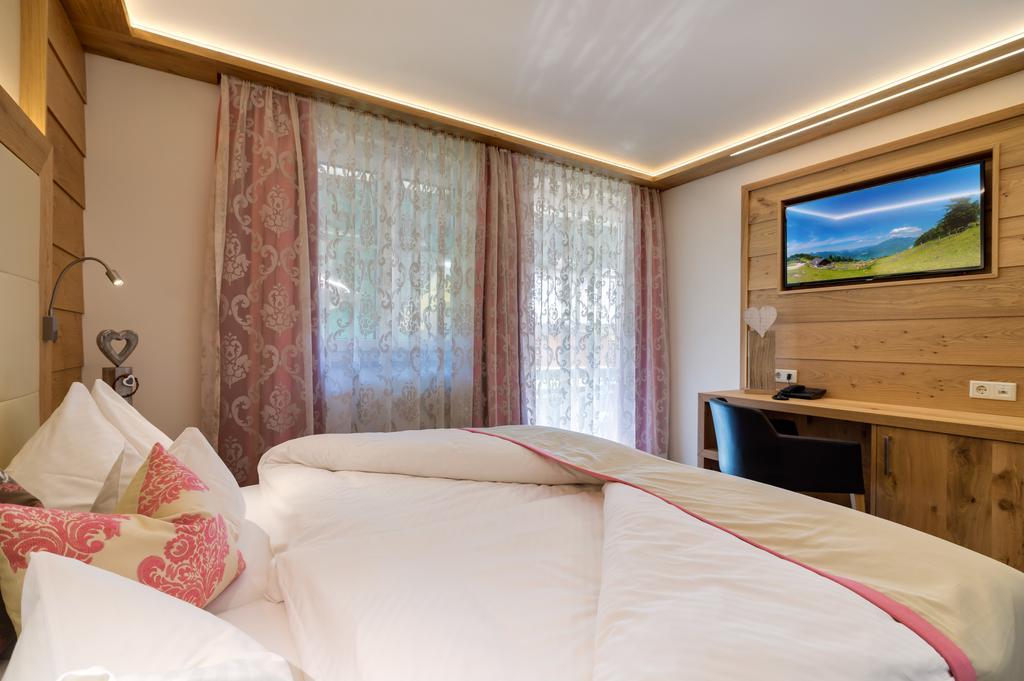 Hotel Fischerwirt Natur Waldspa Faistenau Rom bilde